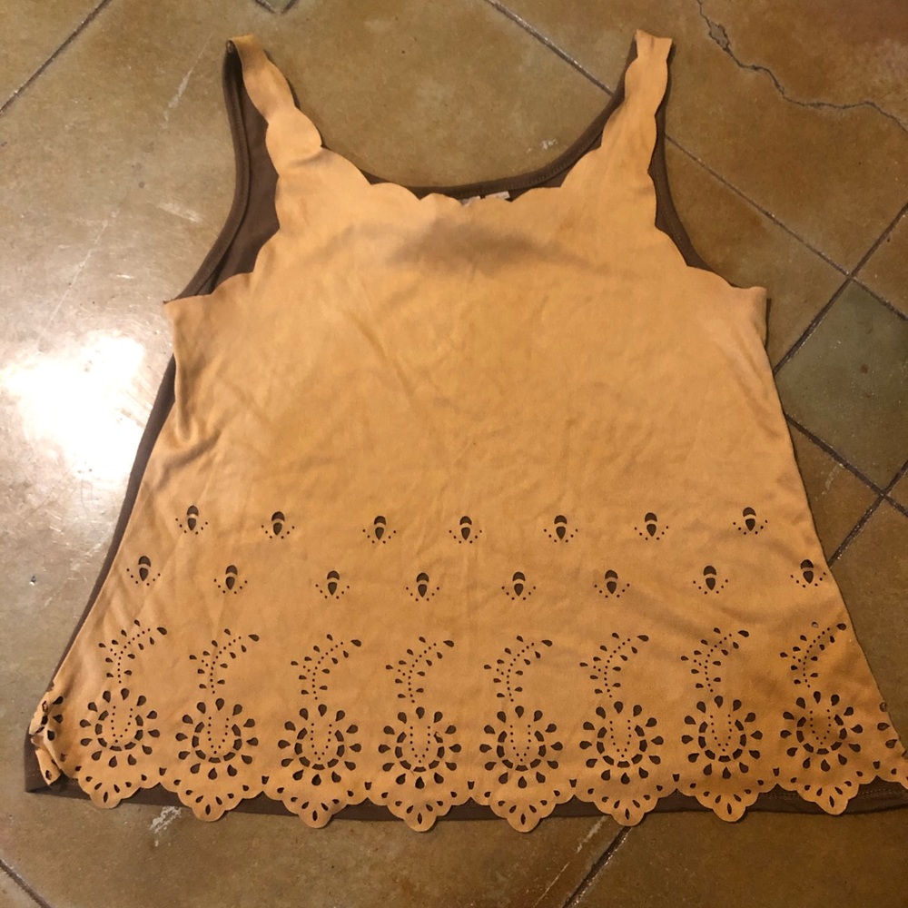 Cute cut out top!